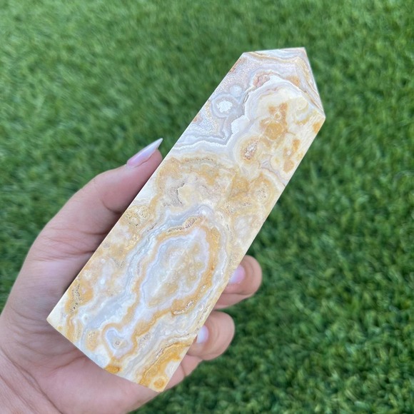 Banded Calcite Tower - Picture 2 of 10